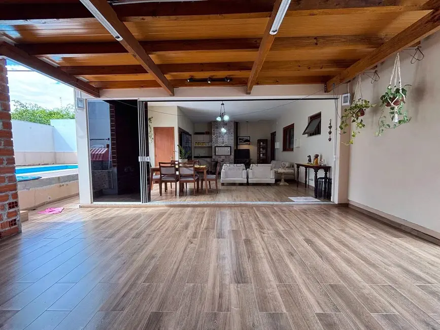 Foto 2 de Casa com 3 quartos à venda, 145m2 em Vera Cruz - RS