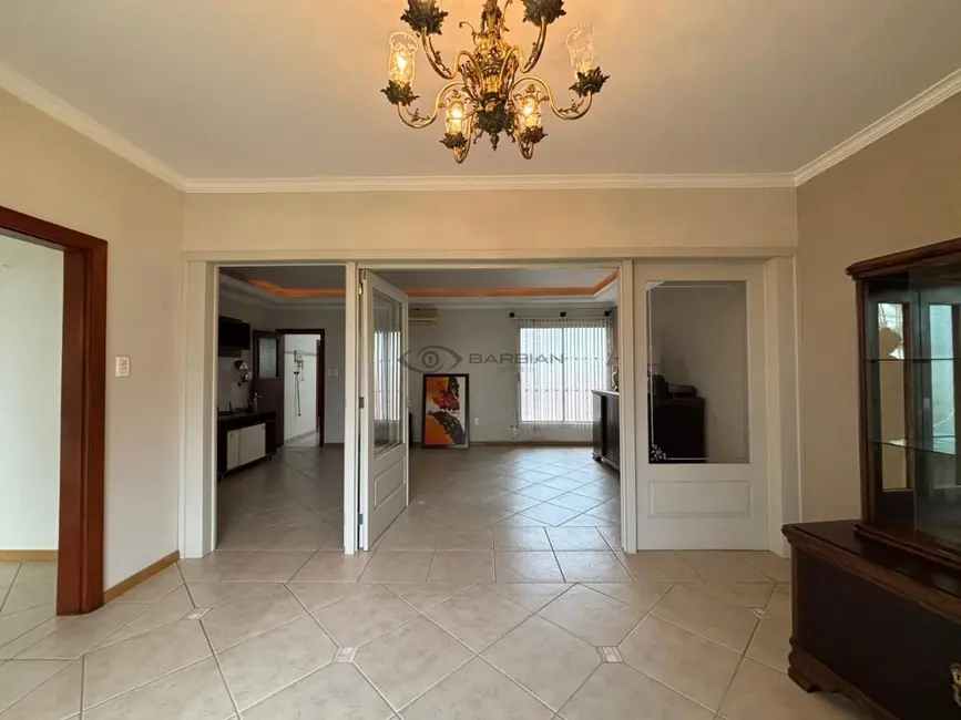 Casa com 4 quartos à venda, 238m2 em Centro, Santa Cruz Do Sul - RS - imagem 4 Foto 4 de Casa com 4 quartos à venda, 238m2 em Centro, Santa Cruz Do Sul - RS