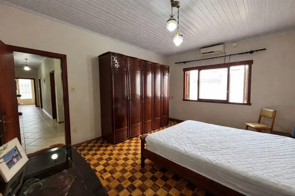 Casa com 4 quartos à venda, 238m2 em Centro, Santa Cruz Do Sul - RS - imagem 7 Foto 7 de Casa com 4 quartos à venda, 238m2 em Centro, Santa Cruz Do Sul - RS