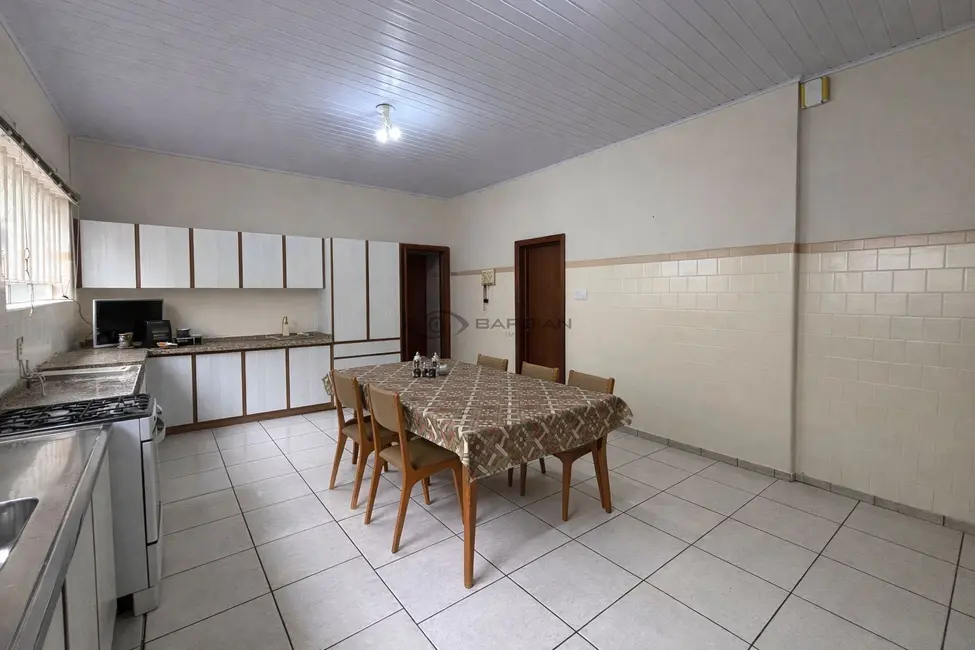 Casa com 4 quartos à venda, 238m2 em Centro, Santa Cruz Do Sul - RS - imagem 6 Foto 6 de Casa com 4 quartos à venda, 238m2 em Centro, Santa Cruz Do Sul - RS