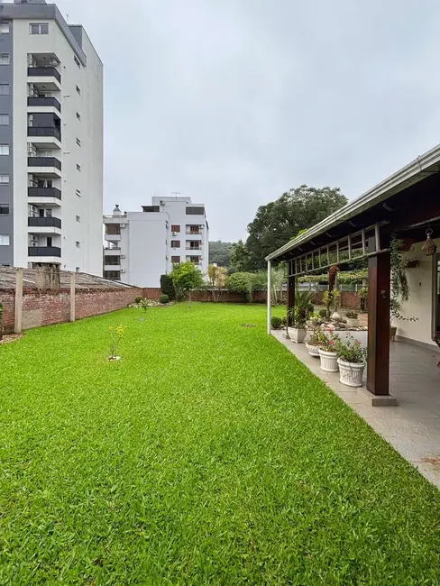 Casa com 4 quartos à venda, 238m2 em Centro, Santa Cruz Do Sul - RS - imagem 3 Foto 3 de Casa com 4 quartos à venda, 238m2 em Centro, Santa Cruz Do Sul - RS