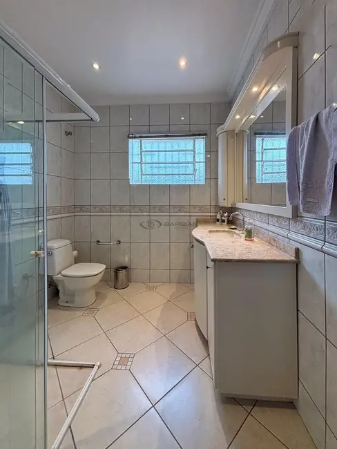 Casa com 4 quartos à venda, 238m2 em Centro, Santa Cruz Do Sul - RS - imagem 8 Foto 8 de Casa com 4 quartos à venda, 238m2 em Centro, Santa Cruz Do Sul - RS
