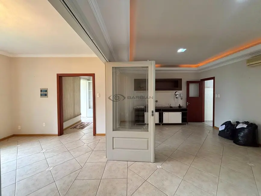 Casa com 4 quartos à venda, 238m2 em Centro, Santa Cruz Do Sul - RS - imagem 5 Foto 5 de Casa com 4 quartos à venda, 238m2 em Centro, Santa Cruz Do Sul - RS