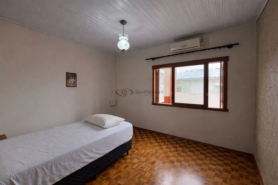 Casa com 4 quartos à venda, 238m2 em Centro, Santa Cruz Do Sul - RS - imagem 9 Foto 9 de Casa com 4 quartos à venda, 238m2 em Centro, Santa Cruz Do Sul - RS