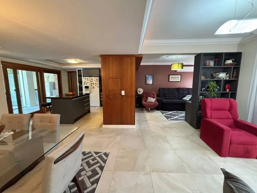 Casa com 4 quartos à venda, 300m2 em Santo Inácio, Santa Cruz Do Sul - RS - imagem 5 Foto 5 de Casa com 4 quartos à venda, 300m2 em Santo Inácio, Santa Cruz Do Sul - RS
