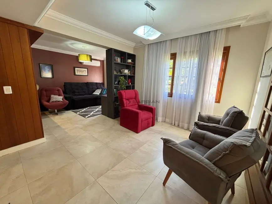 Casa com 4 quartos à venda, 300m2 em Santo Inácio, Santa Cruz Do Sul - RS - imagem 6 Foto 6 de Casa com 4 quartos à venda, 300m2 em Santo Inácio, Santa Cruz Do Sul - RS