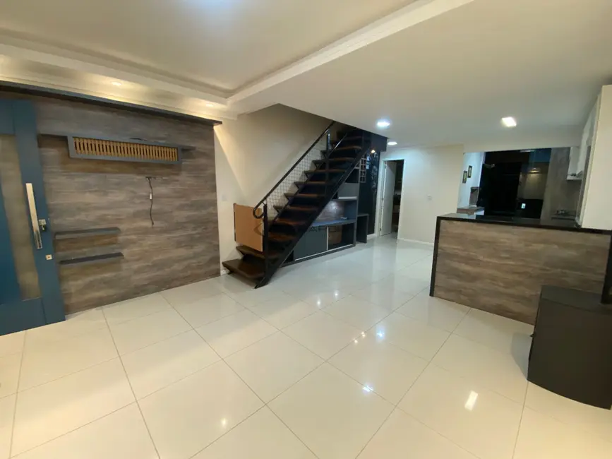 Apartamento com 2 quartos para alugar, 120m2 em Renascença, Santa Cruz Do Sul - RS - imagem 4 Foto 4 de Apartamento com 2 quartos para alugar, 120m2 em Renascença, Santa Cruz Do Sul - RS