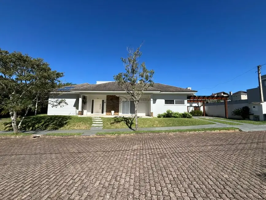 Casa com 3 quartos à venda, 233m2 em Country, Santa Cruz Do Sul - RS - imagem 1 Foto 1 de Casa com 3 quartos à venda, 233m2 em Country, Santa Cruz Do Sul - RS