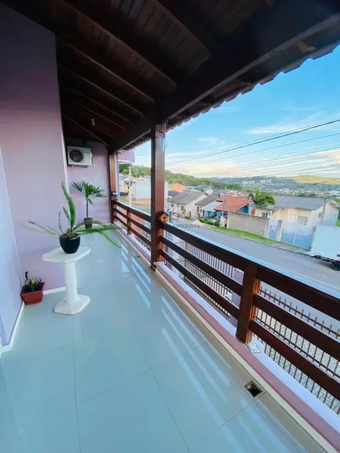 Foto 4 de Casa com 3 quartos à venda, 180m2 em Arroio Grande, Santa Cruz Do Sul - RS