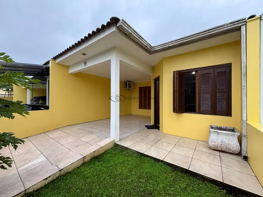 Casa com 2 quartos à venda, 70m2 em Centro, Santa Cruz Do Sul - RS - imagem 1 Foto 1 de Casa com 2 quartos à venda, 70m2 em Centro, Santa Cruz Do Sul - RS