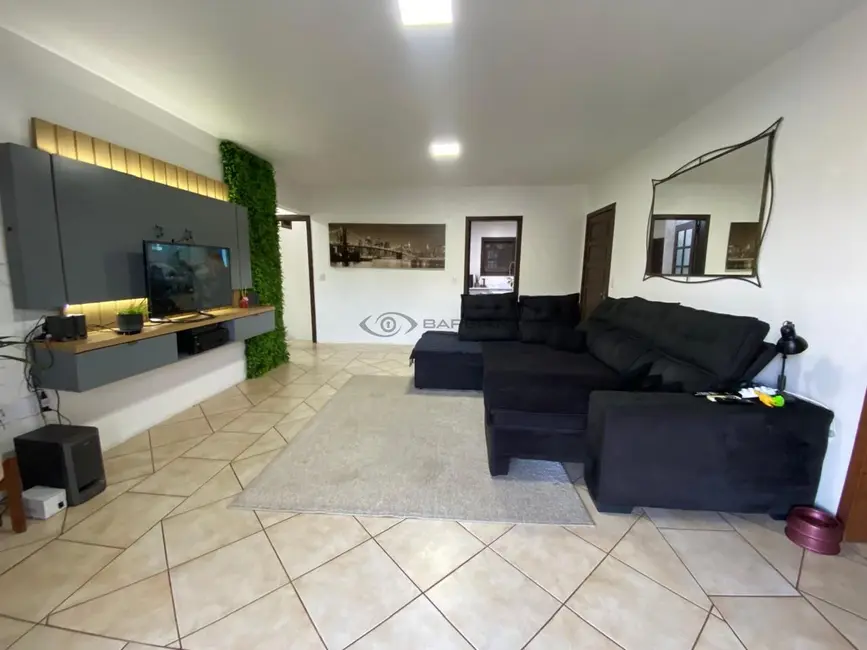 Casa com 3 quartos à venda, 244m2 em Renascença, Santa Cruz Do Sul - RS - imagem 2 Foto 2 de Casa com 3 quartos à venda, 244m2 em Renascença, Santa Cruz Do Sul - RS