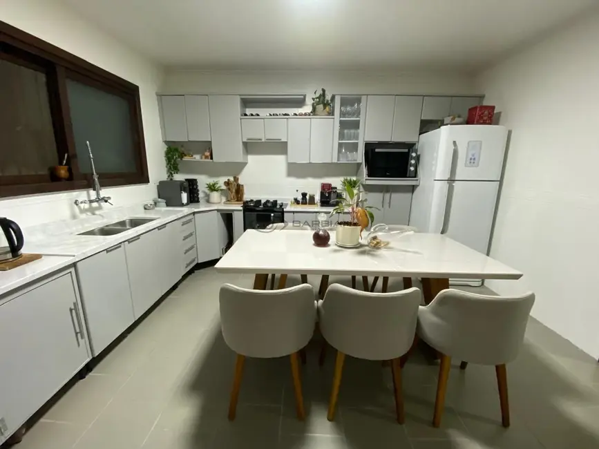 Casa com 3 quartos à venda, 244m2 em Renascença, Santa Cruz Do Sul - RS - imagem 7 Foto 7 de Casa com 3 quartos à venda, 244m2 em Renascença, Santa Cruz Do Sul - RS