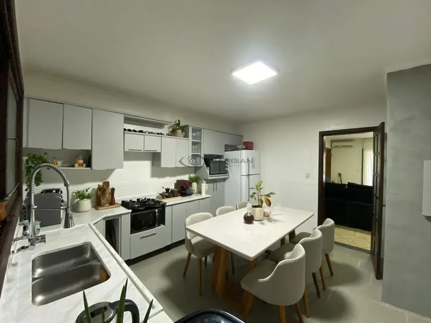 Casa com 3 quartos à venda, 244m2 em Renascença, Santa Cruz Do Sul - RS - imagem 5 Foto 5 de Casa com 3 quartos à venda, 244m2 em Renascença, Santa Cruz Do Sul - RS