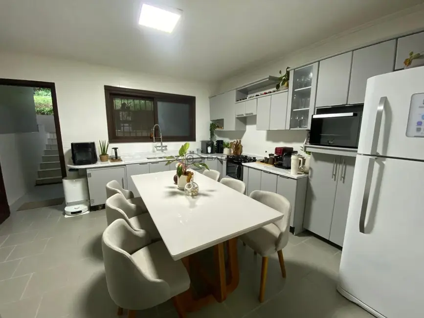 Casa com 3 quartos à venda, 244m2 em Renascença, Santa Cruz Do Sul - RS - imagem 6 Foto 6 de Casa com 3 quartos à venda, 244m2 em Renascença, Santa Cruz Do Sul - RS