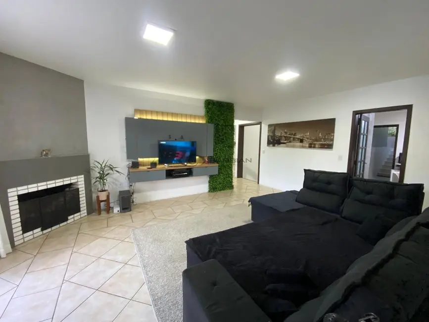 Casa com 3 quartos à venda, 244m2 em Renascença, Santa Cruz Do Sul - RS - imagem 3 Foto 3 de Casa com 3 quartos à venda, 244m2 em Renascença, Santa Cruz Do Sul - RS