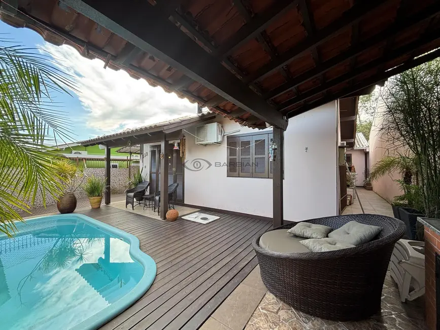 Casa com 3 quartos à venda, 169m2 em Santo Antônio, Santa Cruz Do Sul - RS - imagem 4 Foto 4 de Casa com 3 quartos à venda, 169m2 em Santo Antônio, Santa Cruz Do Sul - RS