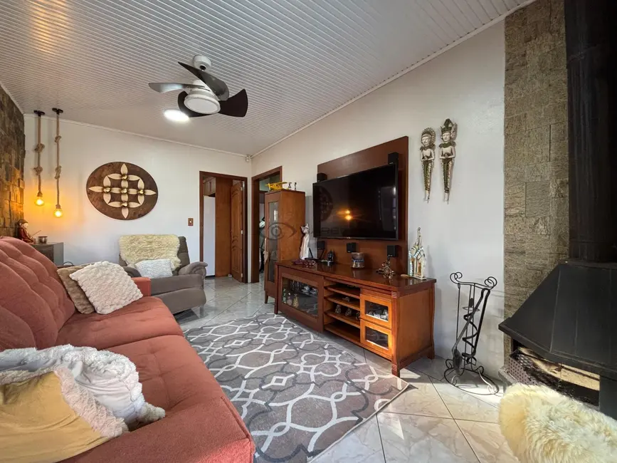 Casa com 3 quartos à venda, 169m2 em Santo Antônio, Santa Cruz Do Sul - RS - imagem 8 Foto 8 de Casa com 3 quartos à venda, 169m2 em Santo Antônio, Santa Cruz Do Sul - RS