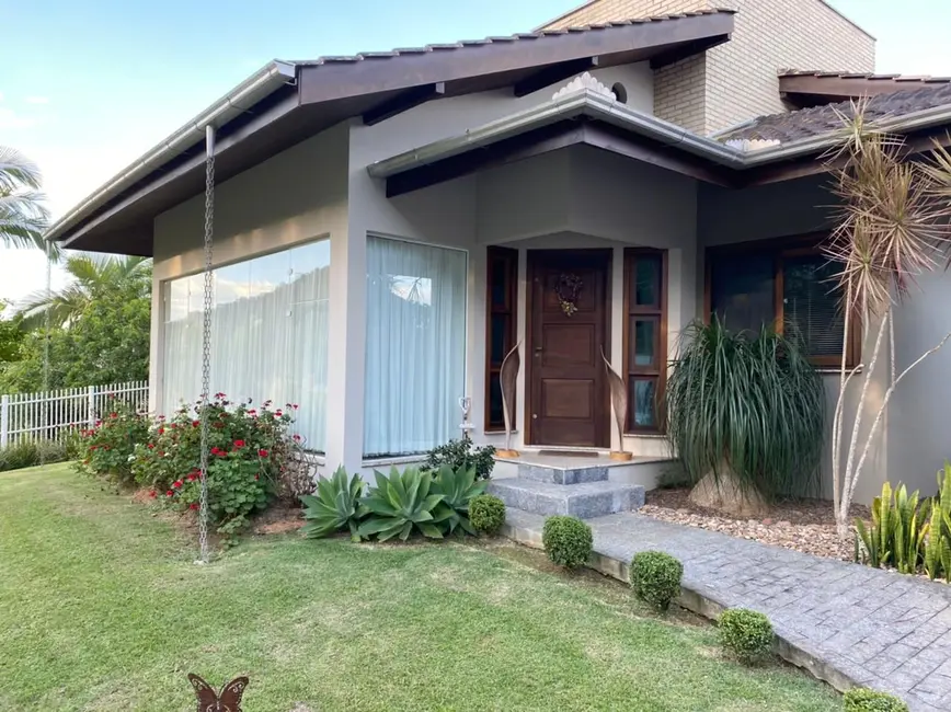 Casa com 3 quartos à venda, 1009m2 em Centro, Pomerode - SC - imagem 1 Foto 1 de Casa com 3 quartos à venda, 1009m2 em Centro, Pomerode - SC