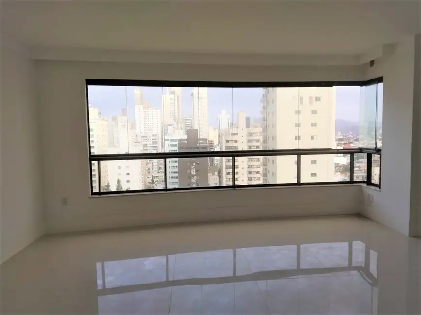 Apartamento com 3 quartos à venda, 206m2 em Centro, Balneario Camboriu - SC - imagem 9 Foto 9 de Apartamento com 3 quartos à venda, 206m2 em Centro, Balneario Camboriu - SC