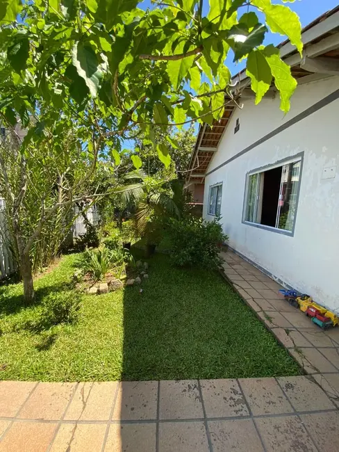 Casa com 3 quartos à venda, 300m2 em Centro, Guaramirim - SC - imagem 9 Foto 9 de Casa com 3 quartos à venda, 300m2 em Centro, Guaramirim - SC