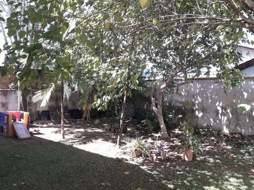 Casa com 3 quartos à venda, 300m2 em Centro, Guaramirim - SC - imagem 4 Foto 4 de Casa com 3 quartos à venda, 300m2 em Centro, Guaramirim - SC