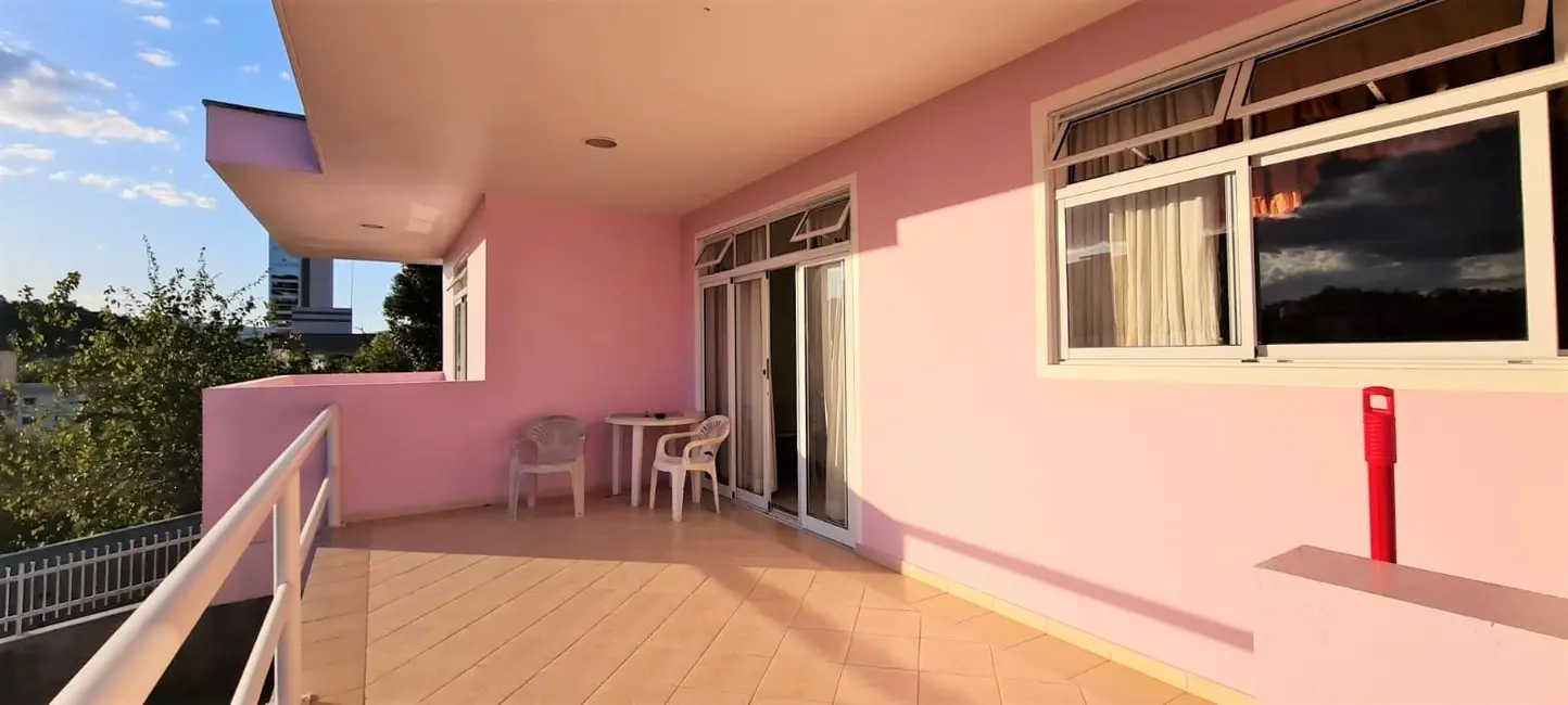 Casa com 3 quartos à venda, 375m2 em Asilo, Blumenau - SC - imagem 9 Foto 9 de Casa com 3 quartos à venda, 375m2 em Asilo, Blumenau - SC