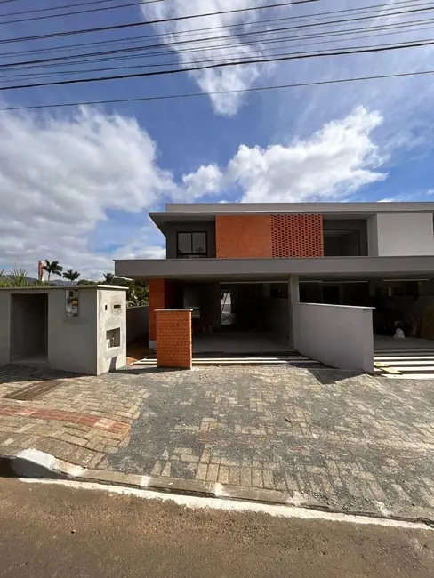 Foto 1 de Sobrado com 3 quartos à venda, 217m2 em Pomerode - SC