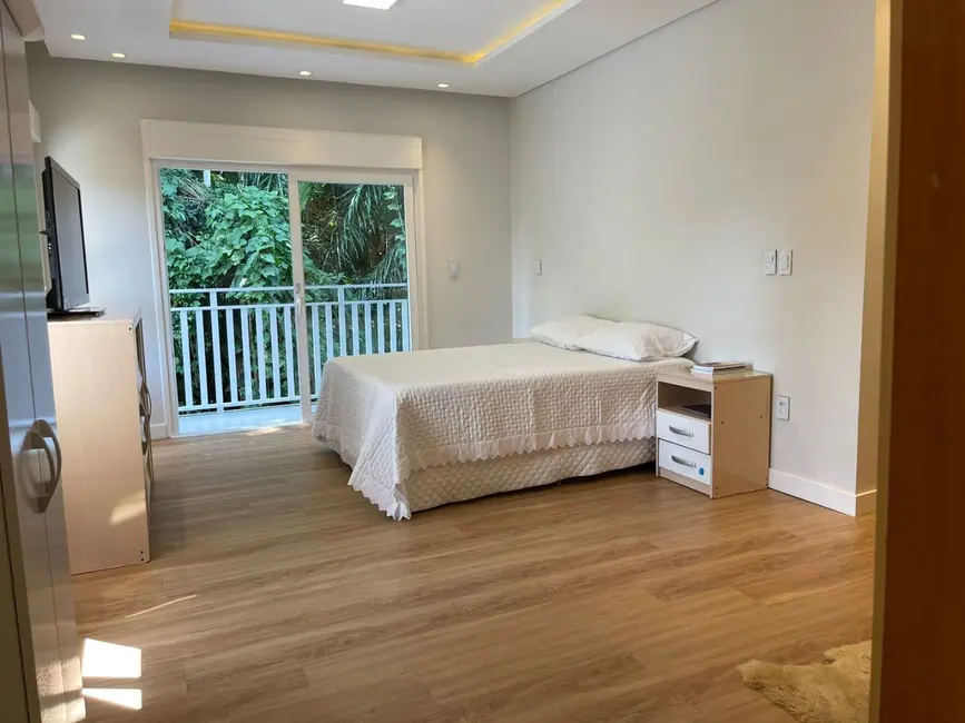 Sobrado com 3 quartos à venda, 180m2 em Centro, Pomerode - SC - imagem 9 Foto 9 de Sobrado com 3 quartos à venda, 180m2 em Centro, Pomerode - SC