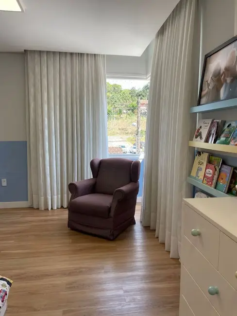 Sobrado com 3 quartos à venda, 180m2 em Centro, Pomerode - SC - imagem 7 Foto 7 de Sobrado com 3 quartos à venda, 180m2 em Centro, Pomerode - SC