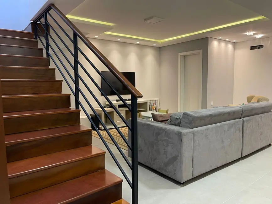 Sobrado com 3 quartos à venda, 180m2 em Centro, Pomerode - SC - imagem 3 Foto 3 de Sobrado com 3 quartos à venda, 180m2 em Centro, Pomerode - SC