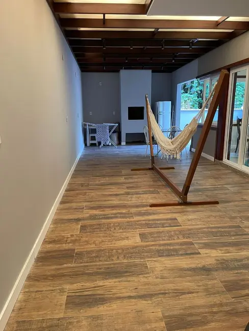 Foto 2 de Sobrado com 3 quartos à venda, 180m2 em Centro, Pomerode - SC