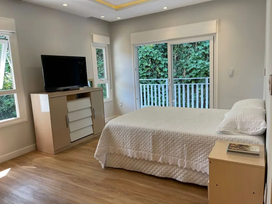 Sobrado com 3 quartos à venda, 180m2 em Centro, Pomerode - SC - imagem 8 Foto 8 de Sobrado com 3 quartos à venda, 180m2 em Centro, Pomerode - SC