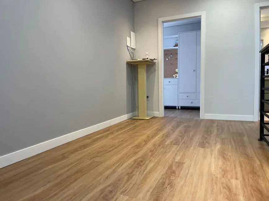 Sobrado com 3 quartos à venda, 180m2 em Centro, Pomerode - SC - imagem 4 Foto 4 de Sobrado com 3 quartos à venda, 180m2 em Centro, Pomerode - SC
