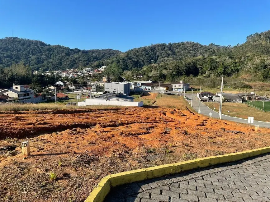 Foto 1 de Terreno / Lote à venda, 361m2 em Indaial - SC