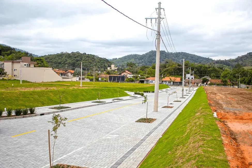 Foto 1 de Terreno / Lote à venda, 337m2 em Timbo - SC