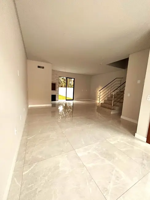 Sobrado com 3 quartos à venda, 153m2 em Centro, Pomerode - SC - imagem 3 Foto 3 de Sobrado com 3 quartos à venda, 153m2 em Centro, Pomerode - SC