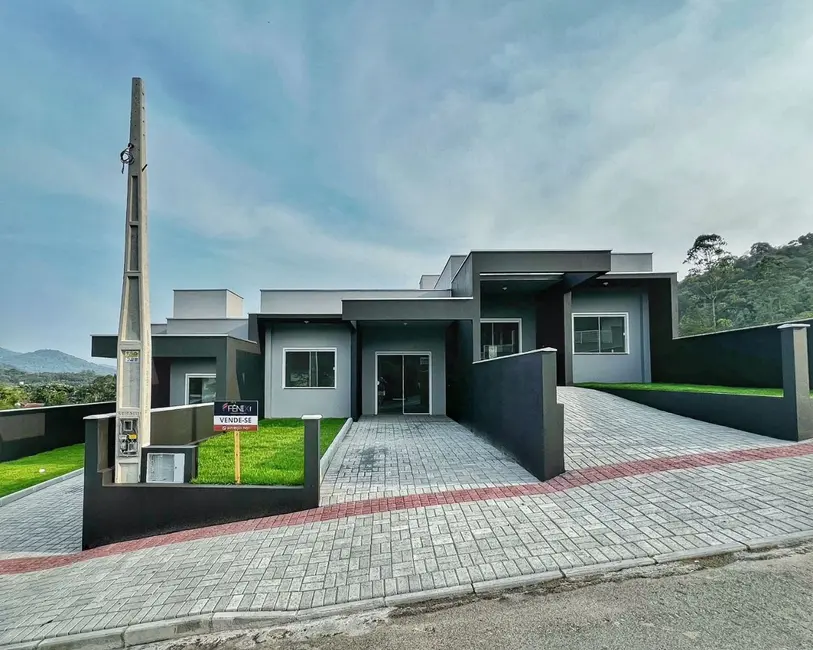 Foto 1 de Casa com 2 quartos para alugar, 145m2 em Centro, Pomerode - SC
