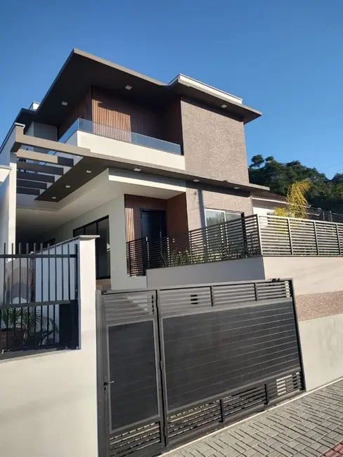 Foto 2 de Sobrado com 3 quartos à venda, 210m2 em Centro, Pomerode - SC