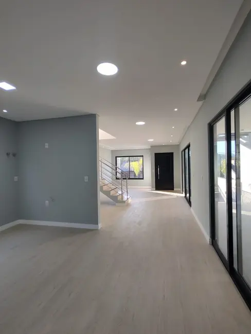 Sobrado com 3 quartos à venda, 210m2 em Centro, Pomerode - SC - imagem 8 Foto 8 de Sobrado com 3 quartos à venda, 210m2 em Centro, Pomerode - SC