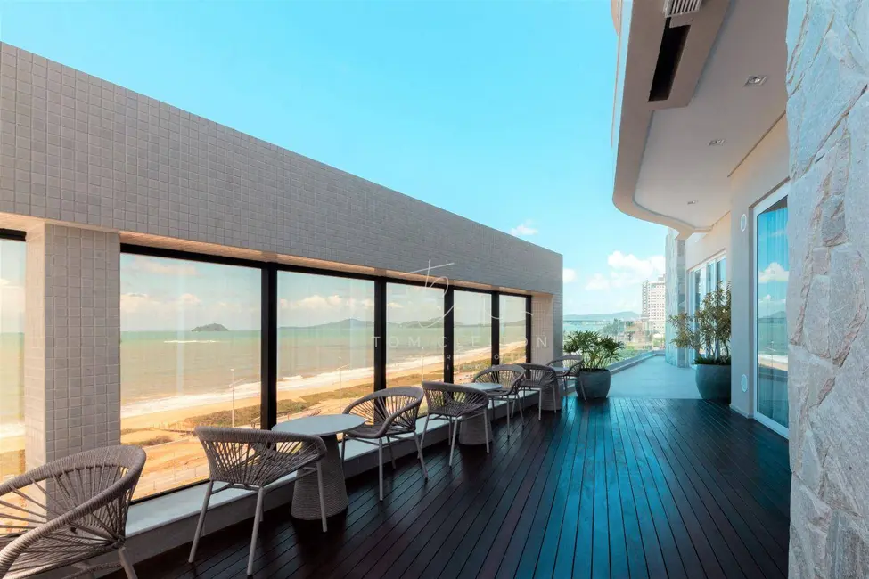 Foto 2 de Cobertura com 3 quartos à venda, 237m2 em Balneario Picarras - SC
