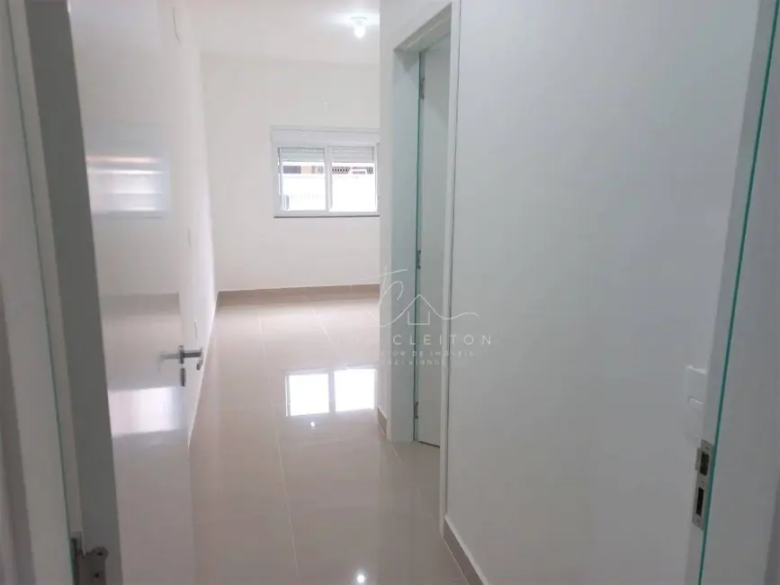 Foto 7 de Casa com 3 quartos à venda, 185m2 em Balneario Picarras - SC