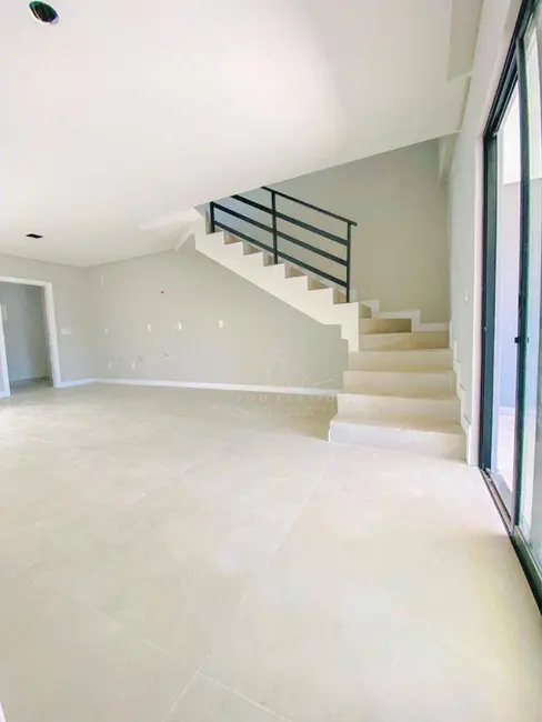 Foto 6 de Sobrado com 3 quartos à venda, 154m2 em Balneario Picarras - SC