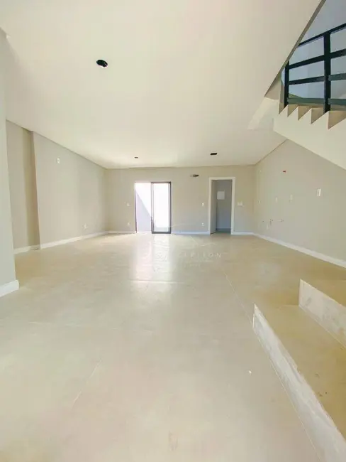 Foto 3 de Sobrado com 3 quartos à venda, 154m2 em Balneario Picarras - SC