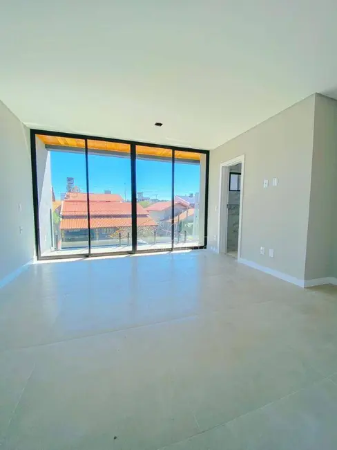 Foto 9 de Sobrado com 3 quartos à venda, 154m2 em Balneario Picarras - SC