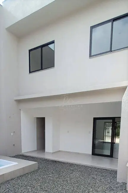 Foto 5 de Sobrado com 3 quartos à venda, 108m2 em Balneario Picarras - SC