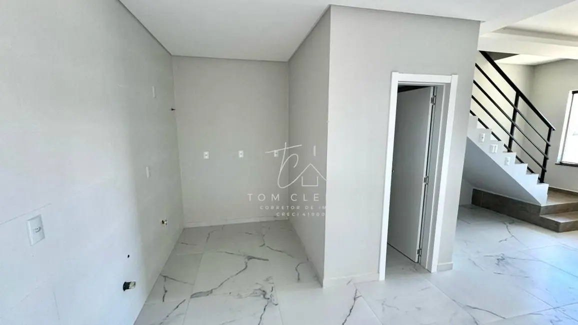 Sobrado com 2 quartos à venda, 100m2 em Barra Velha - SC - imagem 4 Foto 4 de Sobrado com 2 quartos à venda, 100m2 em Barra Velha - SC