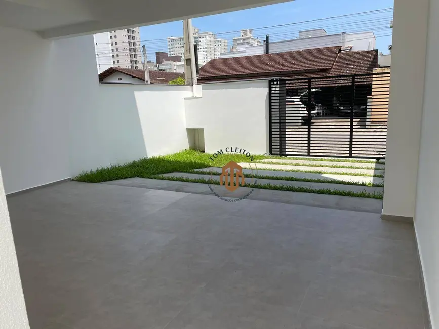 Foto 2 de Sobrado com 3 quartos à venda, 136m2 em Balneario Picarras - SC