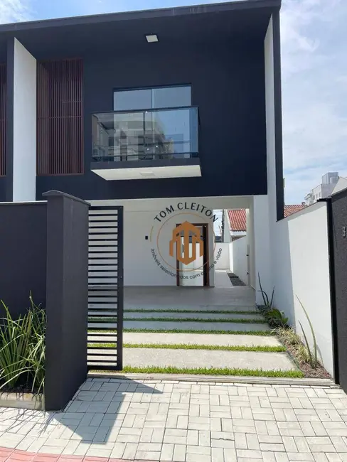 Foto 1 de Sobrado com 3 quartos à venda, 136m2 em Balneario Picarras - SC