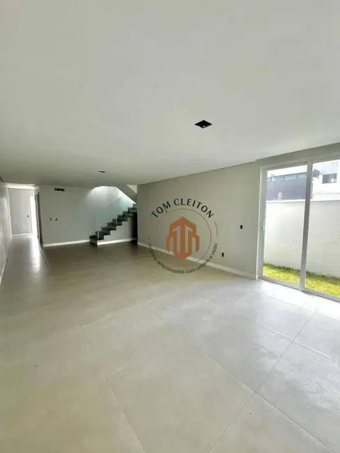 Sobrado com 3 quartos à venda, 170m2 em Barra Velha - SC - imagem 9 Foto 9 de Sobrado com 3 quartos à venda, 170m2 em Barra Velha - SC