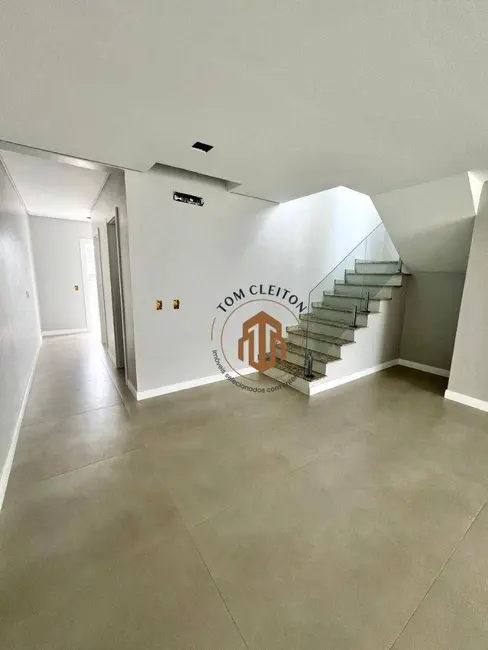 Sobrado com 3 quartos à venda, 170m2 em Barra Velha - SC - imagem 8 Foto 8 de Sobrado com 3 quartos à venda, 170m2 em Barra Velha - SC